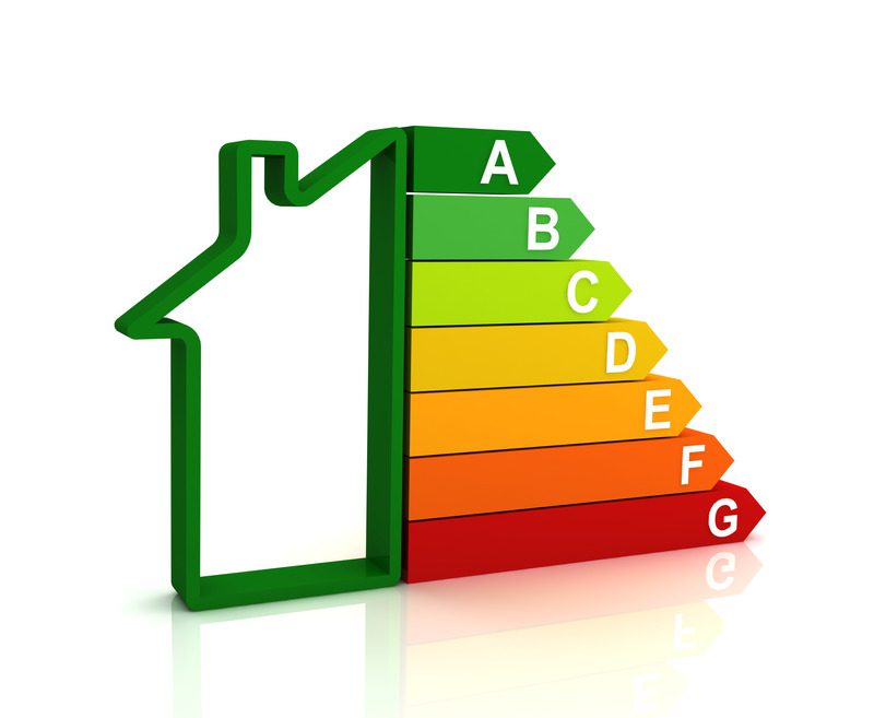 Eeffy- Et hus delt i to, med en side som viser et vanlig hus og den andre siden med en energimerkingstabell